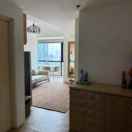 Condo Roughly 30 Mins From Naia With View Of Greenhills