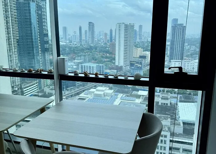 Roughly 30 Mins From Naia With View Of Greenhills Apartment *