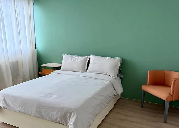 Roughly 30 Mins From Naia With View Of Greenhills Apartment *